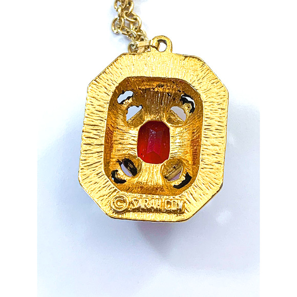 Sarah Coventry "Majorca" Red Cut Glass Pendant with Antiqued Gold Setting - 1969 - Picture 8 of 10
